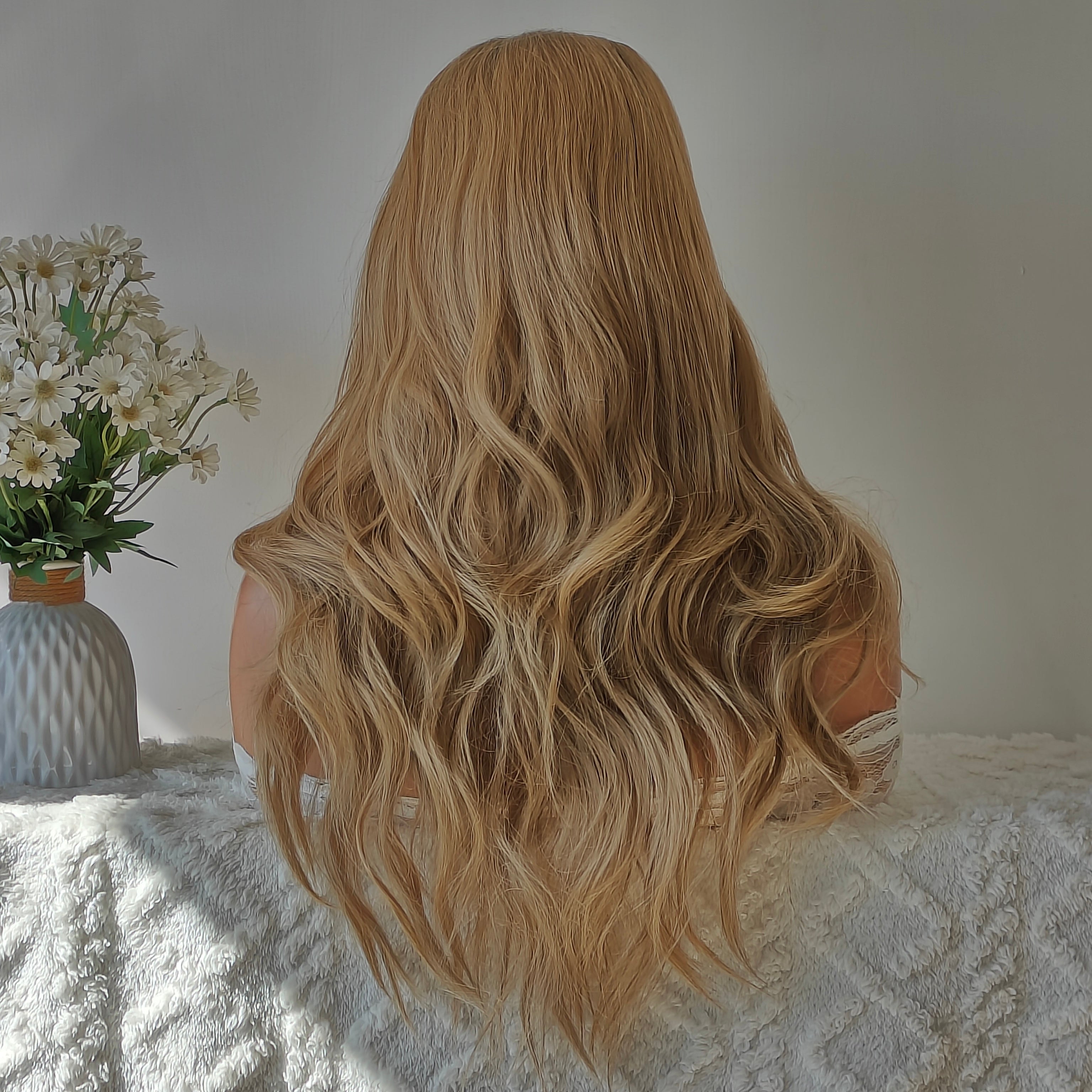 Elizabeth Blonde Long Wavy Wig without Bangs